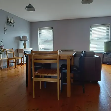 Town Center Apartment *